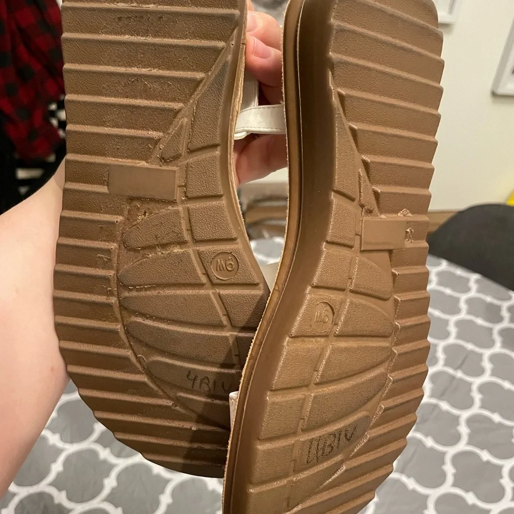 Andiamo Size 9W White Stretch Comfort Sandal Padded Soles